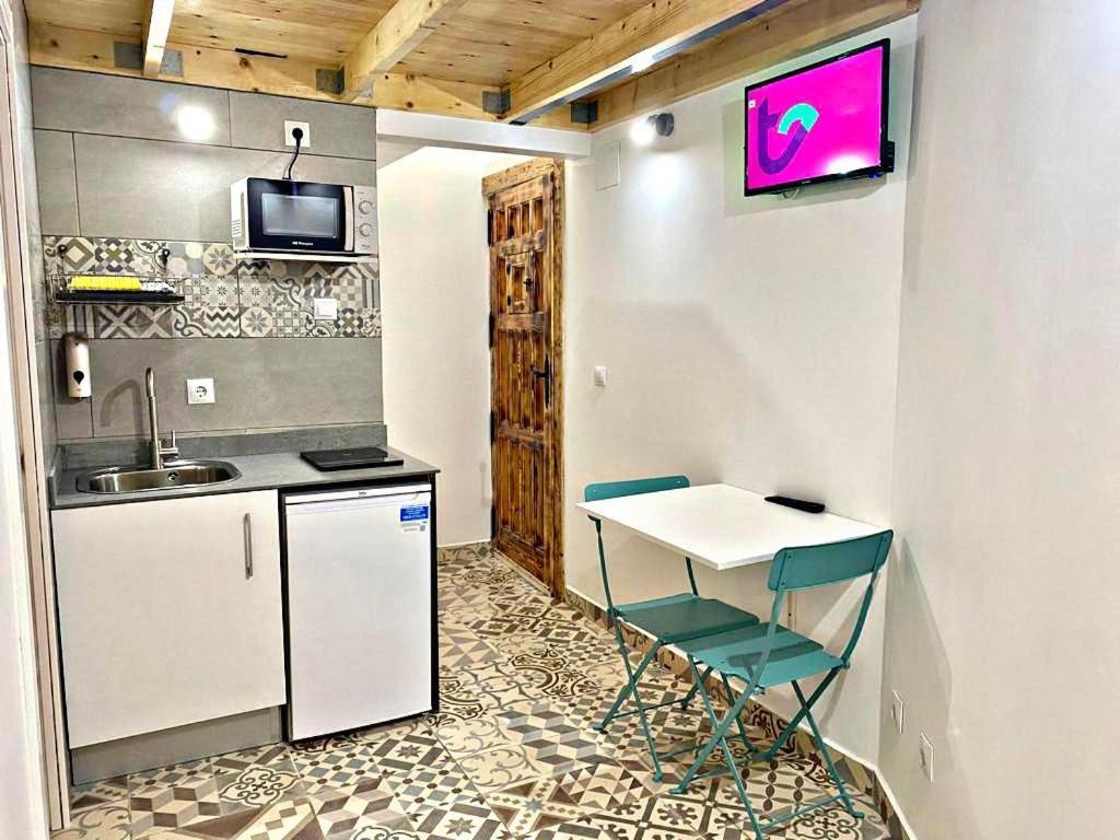 Estudio Nuevo! Al Lado Del Metro L1 L4 L5 * Barcelona