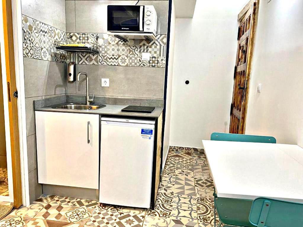 Estudio Nuevo! Al Lado Del Metro L1 L4 L5 *
