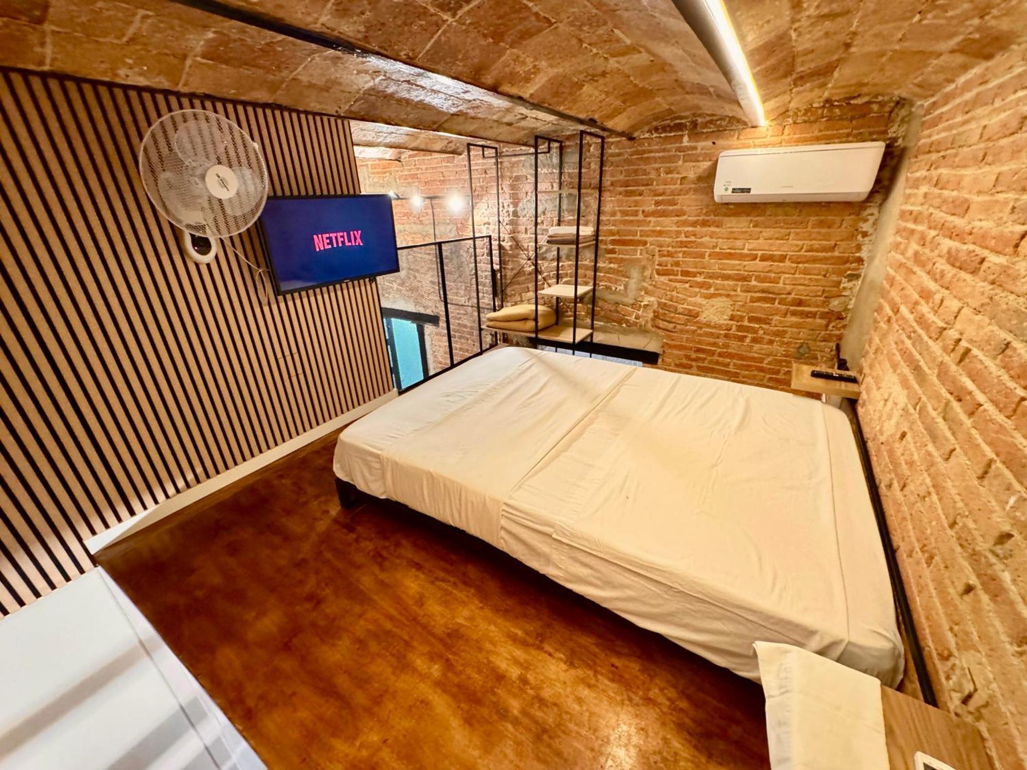 Estudio Nuevo! Al Lado Del Metro L1 L4 L5 Barcelona